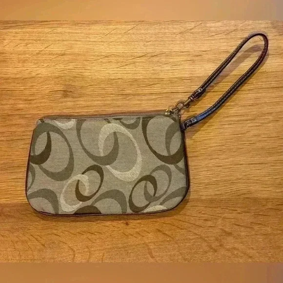 Wristlet clutch purse with interior card slots and exterior zip compartment. - Picture 2 of 5